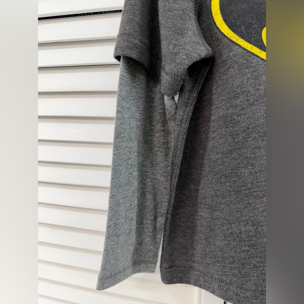 Old Navy Batman Logo size 3T Gray Long Sleeve over layer Tee - Picture 3 of 6